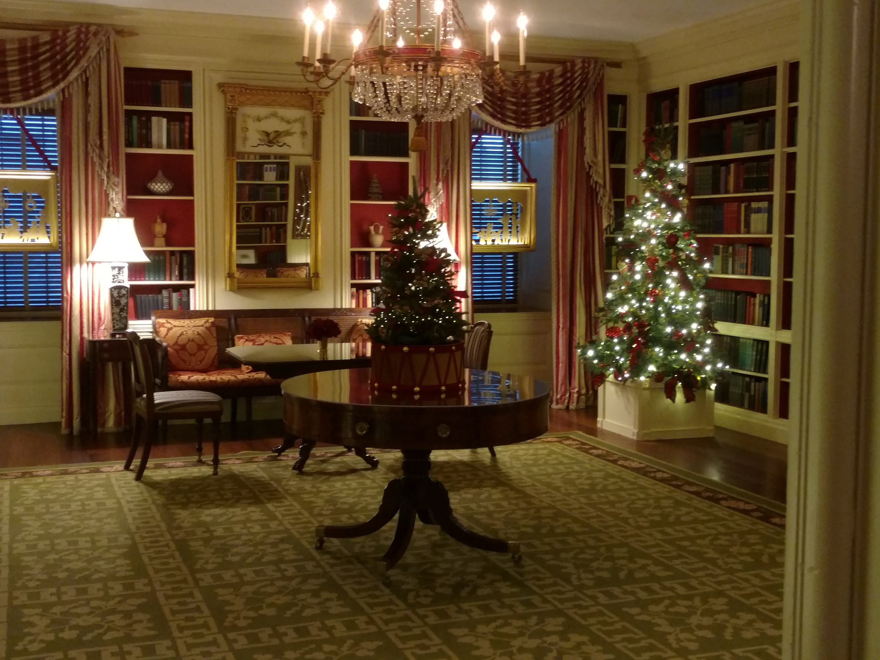 The White House library's Christmas look